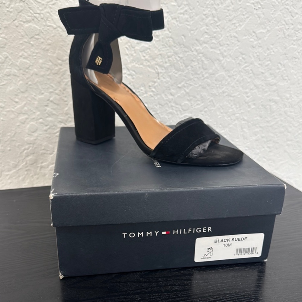 Tommy Hilfiger Black Heels Sleek Design
